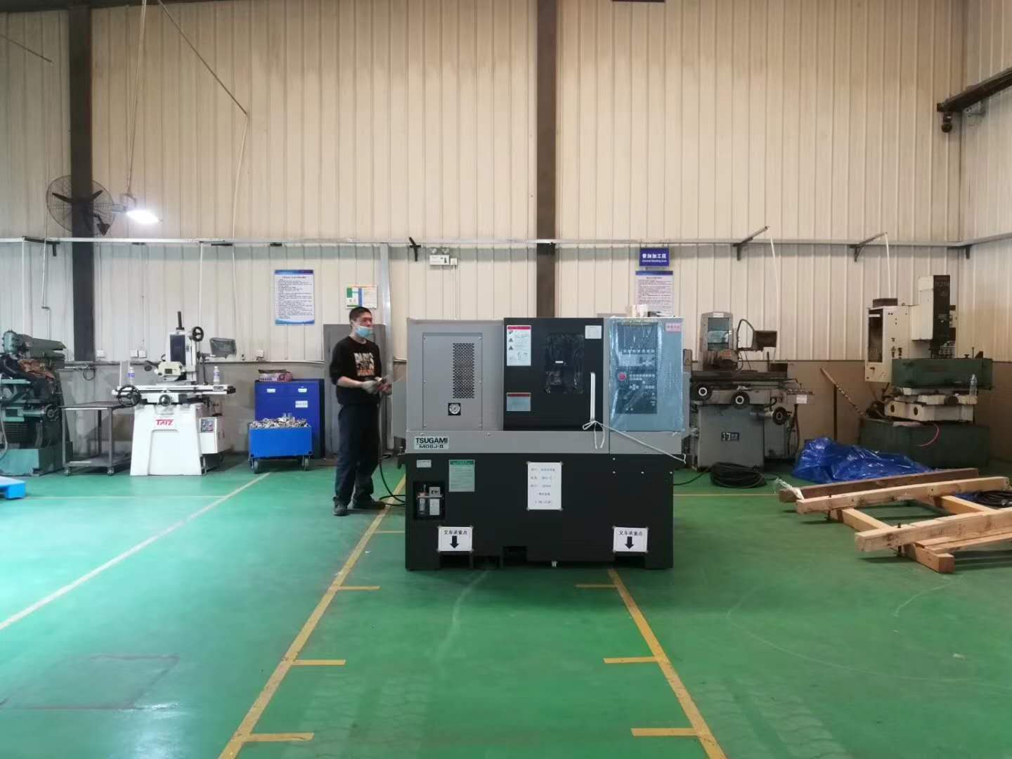 刀塔(tǎ)移動式CNC精密加(jiā)工自動車床